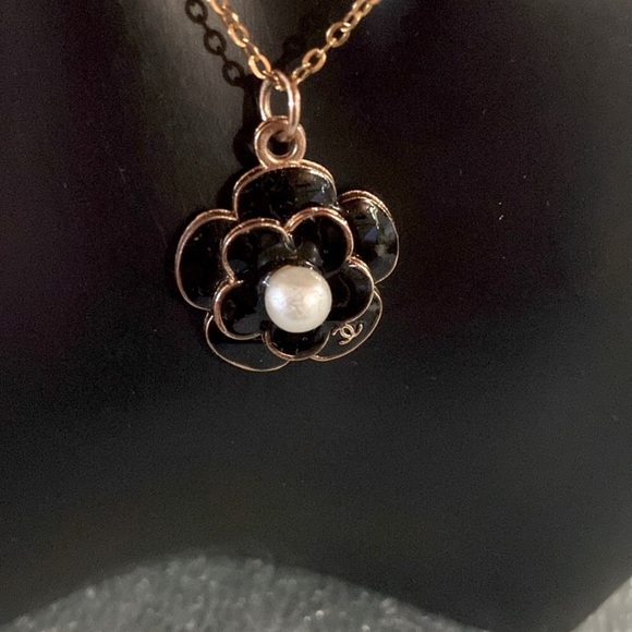 NWOT Camellia Charm w/Pearl Accent - Picture 7 of 8